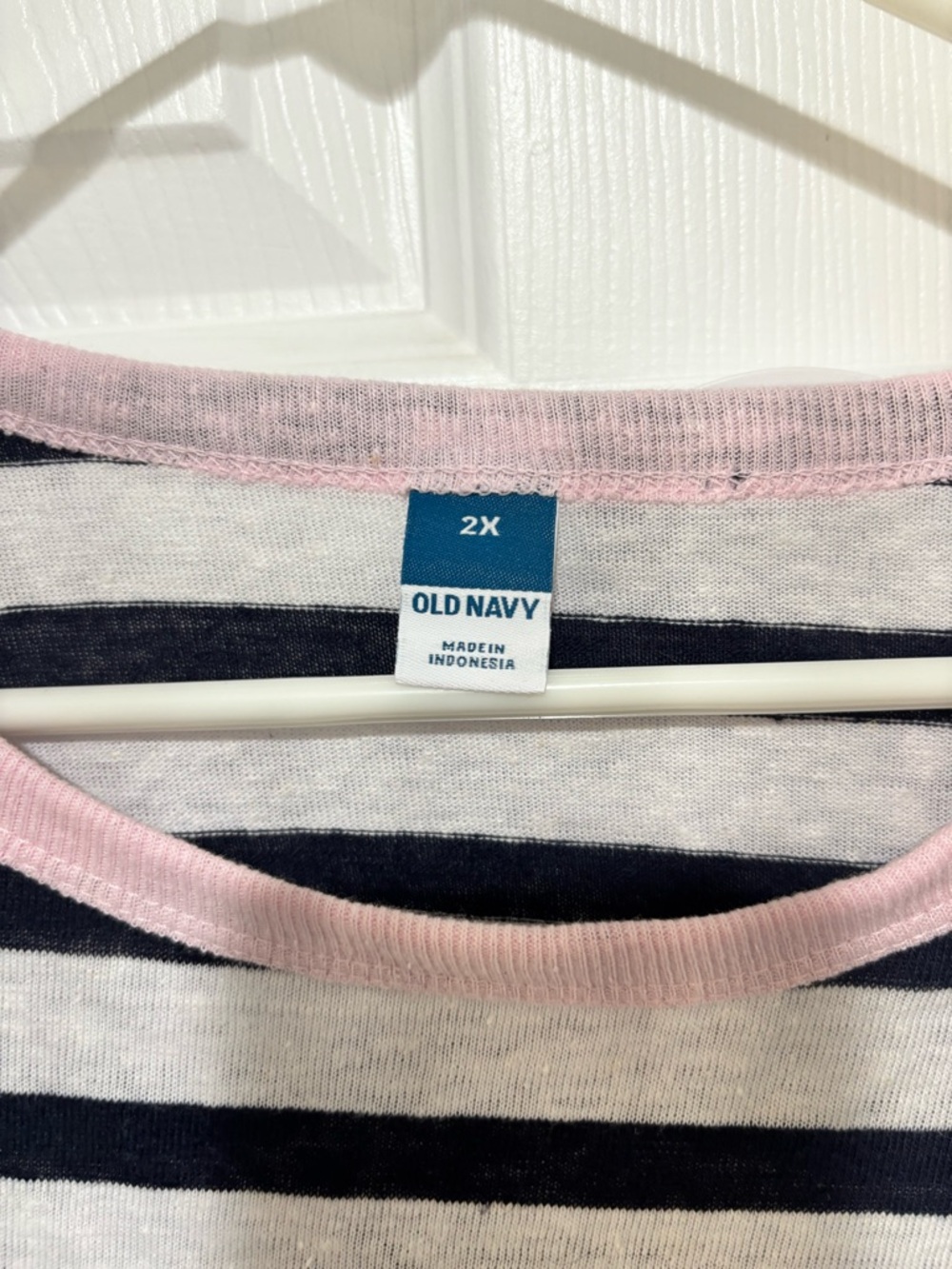 OLD NAVY Striped Navy and Heather Gray Linen Blend Crop Tee with Pink Trim - Picture 5 of 6
